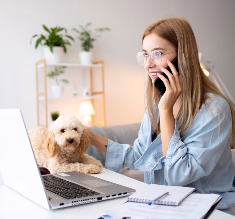 Foto 6 Homepage - Donna Con Cane In Videoconferenza